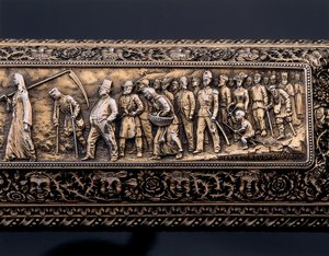 Detalhe de um esqueleto humano em miniatura e sarcófago de Israel Rouchomovsky