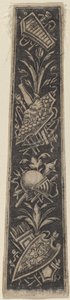 Prato Ornamento com Armadura e Instrumentos Musicais de Italian 18th or 19th Century