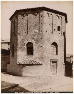 Baptistério de Neon ou Baptistério Ortodoxo, Ravenna, Emilia-Romagna, Itália, fotografia de Pietro Poppi, Bolonha, ca 1900 de Italian Photographer