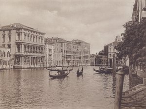 Canal Grande E Palazzo Browning (foto a p/b) de Italian Photographer