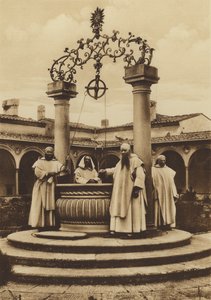 Firenze / Florença: Arredores de Florença, Certosa, O poço no Grande Claustro (foto p/b) de Italian Photographer