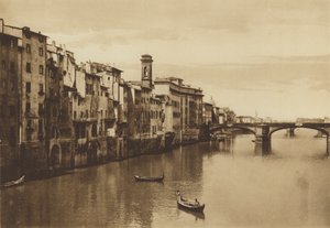 Firenze / Florença: Uma vista do Arno com a Ponte a S Trinita (foto a p/b) de Italian Photographer