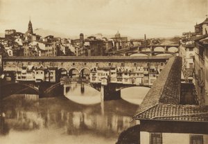 Firenze / Florença: Vista do Lungarno coi Ponti, Vecchio, S Trinita, Carraia e di Ferro alle Cascine (foto a p/b) de Italian Photographer