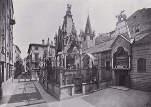 Itália: Verona, túmulo de Scaliger (foto a p/b) de Italian Photographer