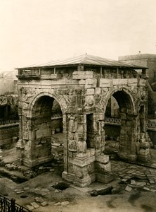 Arco de Marco Aurélio depois das restaurações, Tripoli, Líbia de Italian Photographer