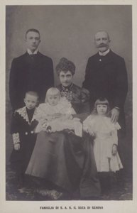 Príncipe Tomás, Duque de Génova e sua esposa, Princesa Isabel da Baviera, com seus filhos (foto a p/b) de Italian Photographer