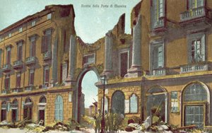 Ruína do Portão de Messina de Italian Photographer