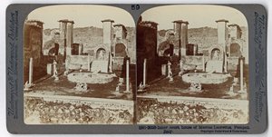 A Casa de Marcus Lucretius, Pompéia, da Underwood Travel Library, 1895 (foto sépia) de Italian Photographer