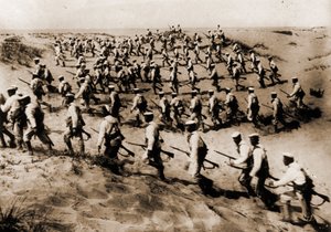 O desembarque italiano em Benghasi (ou Bengazi) (Líbia), em Cyrenaic. de Italian Photographer