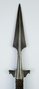 Bear Spear, c.1550 (aço e madeira) de Italian School