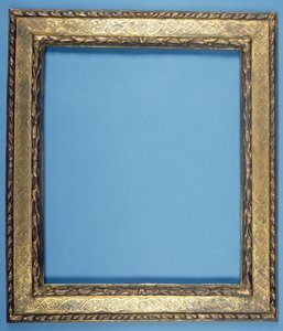 Moldura de chapa esculpida e dourada com desenho floral escalonado de Italian School