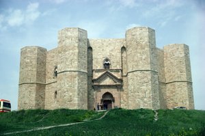 Castel del Monte, construído durante o reinado do imperador Frederico II (1194-1250) c.1240-50 de Italian School