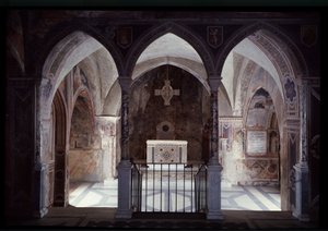 Vista interior do presbitério e altar, caverna de São Benedito (sacro speco) Subiaco de Italian School