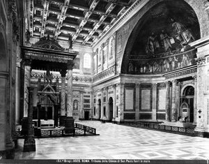 Vista interior da tribuna de Italian School