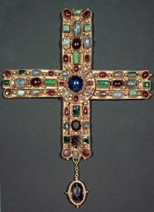 Arte Lombard: Cruz de Ouro e Pedras de Berengario (Berenger) (850-924) Rei da Itália e Imperador do Império Sagrado. Século IX Monza, Museu da Catedral - Arte Lombarda: cruz de ouro e pedras preciosas de Berengario (Berenger) (850-924), Rei de Itália de Italian School