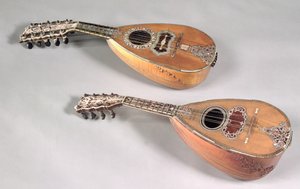 Neapolitan quatro bandolins de cordas duplas e um bandolim Milanese seis cordas duplas (madeira)