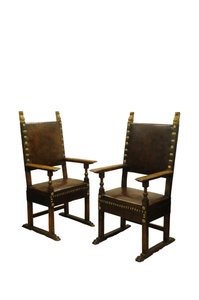 Cadeiras do trono estofadas em couro de nogueira, Itália c.1660 (nogueira) de Italian School