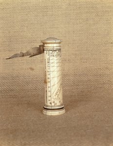 Relógio de sol coluna portátil, assinado D. Stephanus, FF, 1587 (ver também 260251) de Italian School