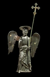 São Gabriel Arcanjo segurando uma cruz processional, estátua de bronze do século XII, Cruz de 1369 de Italian School