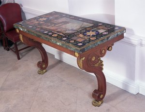 Parte superior de tabela que descreve o porto de Livorno, após um projeto por Antonio Ciocci (fl.1722-92) (pietra dure) (veja 316265 para o par)