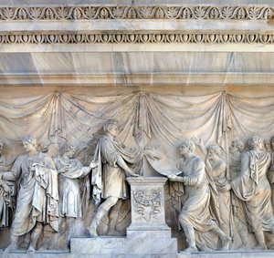O Congresso de Praga, detalhe do Arco da Paz, Milão, Itália (mármore) de Italian School