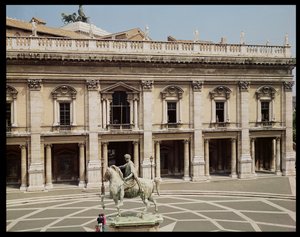 Vista do Palazzo Nuovo e da estátua equestre de Marco Aurélio (121-180 dC) de Italian School