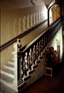 Vista das escadas da Câmara Municipal (Palazzo degli Anziani) de Italian School