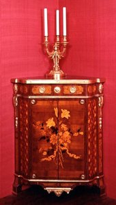 Armário de canto, um de um par por JF Oeben, Paris, c.1760-62 de J.F. Oeben c.1760 62 J.F. Oeben c.1760 62