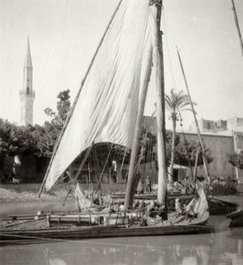 No canal Mahmoudiyah, Alexandria, Egito, século 20