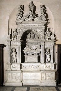 Monumento funerário em homenagem ao Cardeal Girolamo Basso Della Rovere (escultura em mármore