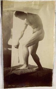 Estudo de um modelo nu do sexo masculino no estúdio de Jacques de Lalaing de Jacques Lalaing (attributed to)