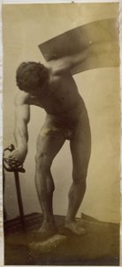 Estudo de um modelo masculino nu, de pé dobrado com espada e escudo nas mãos, no estúdio de Jacques de Lalaing de Jacques Lalaing (attributed to)