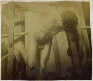 Estudo de um modelo nu do sexo masculino, preso numa moldura de madeira, no estúdio de Jacques de Lalaing de Jacques Lalaing (attributed to)