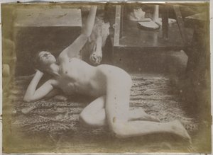 Estudo de uma modelo nua feminina, deitada sobre pele de tigre, no estúdio de Jacques de Lalaing de Jacques Lalaing (attributed to)