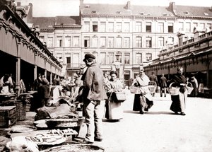 Barracas de mercado, Antuérpia, 1898. de James Batkin