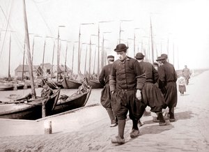 Homens em trajes tradicionais, Ilha Marken, Holanda, 1898