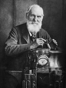 Lord Kelvin, matemático e físico escocês, com sua bússola, 1902