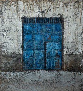 Parede com janelas em azul envelhecido