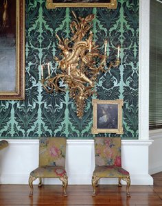 Cadeiras laterais e girandole, da Suite da Galeria, feitas por James Pascall