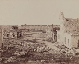 Pátio com edifício abobadado em ruínas de James Robertson