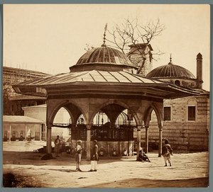 "Fonte no pátio de Santa Sofia" de James Robertson