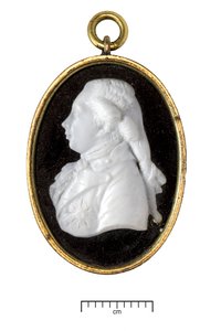 Jorge IV, como Príncipe de Gales, c.1790 (vidro branco em moldura de metal dourada)
