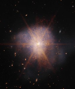 Arp 220 (imagem NIRCam e MIRI) de James Webb Space Telescope (NASA)
