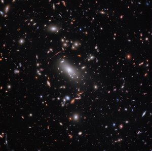 Agregado de galáxias MACS J1423 (imagem da NIRCam) de James Webb Space Telescope (NASA)