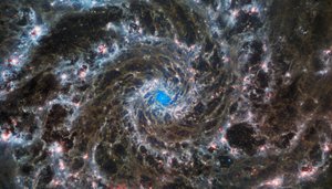 O Coração da Galáxia Fantasma de James Webb Space Telescope (NASA)