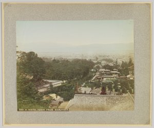 Uma cidade de Kyoto de Maruyama, Japão (foto a p/b colorida à mão) de Japanese Photographer