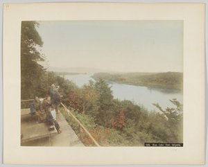 Lago Biwa de Ishiyama, Prefeitura de Shiga, Japão (foto colorida à mão a p/b) de Japanese Photographer