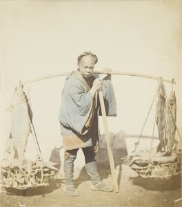 Pescador com a sua captura (foto a p/b colorida à mão) de Japanese Photographer