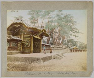 Porta do Templo do 6º Shogun, Shiba Park, Tóquio, Japão (foto a p/b colorida à mão) de Japanese Photographer