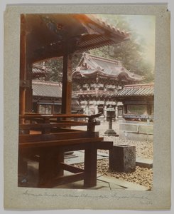 Portão interior em Tōshō-_gū, Nikko, Japão (foto a p/b colorida à mão) de Japanese Photographer